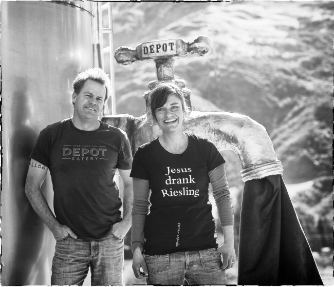 Duncan Forsyth (L) and winemaker, Anna Riederer (R) - photo courtesy of Mount Edward